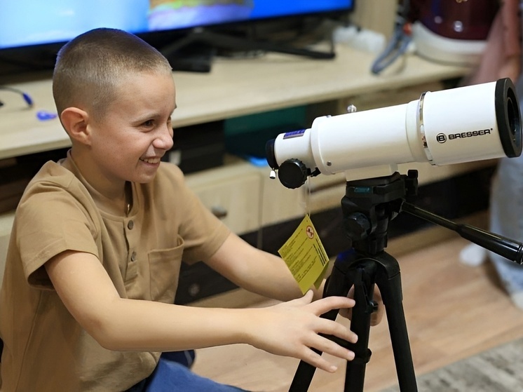 Благодаря «Ёлке желаний» у архангельского школьника сбылась мечта о телескопе