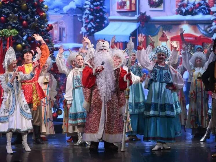 Тысячи детей посетили губернаторскую елку в Ленобласти