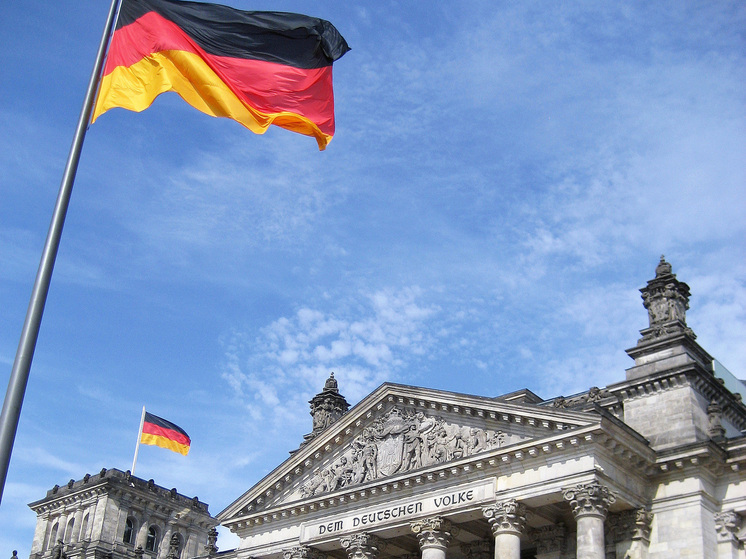 Эксперт Дагделен: призывы к отправке военных на Украину обостряют конфликт с РФ