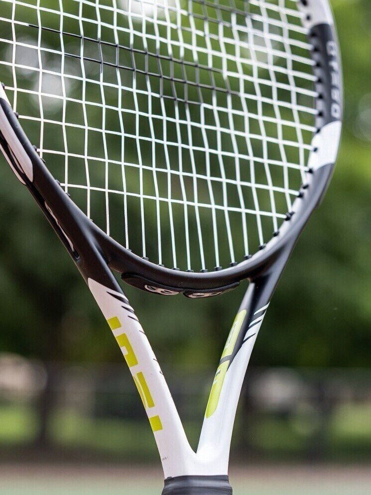 Теннисистка из Белоруссии подарила коллеге из Австралии российские конфеты