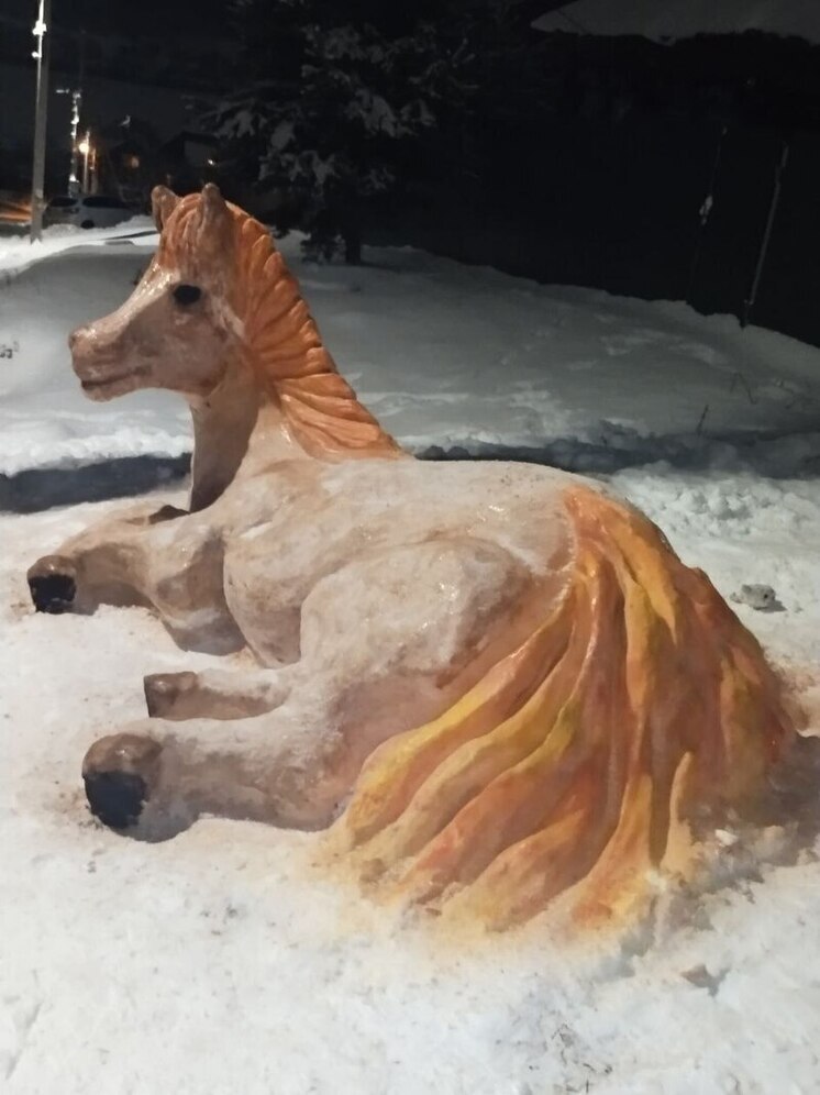В Тутаеве слепили снежного коня