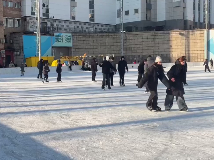 Для посещения открыли владивостокский каток «Авангард»
