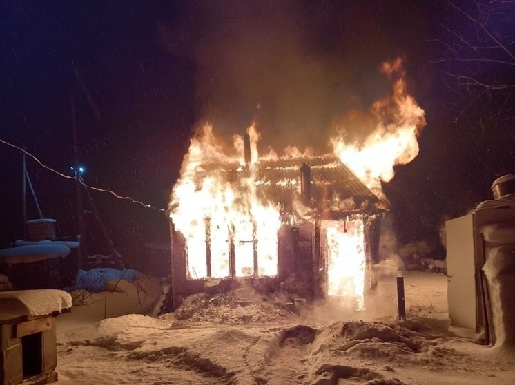В Южно-Сахалинске сгорел дачный дом в СНТ «Гамма»