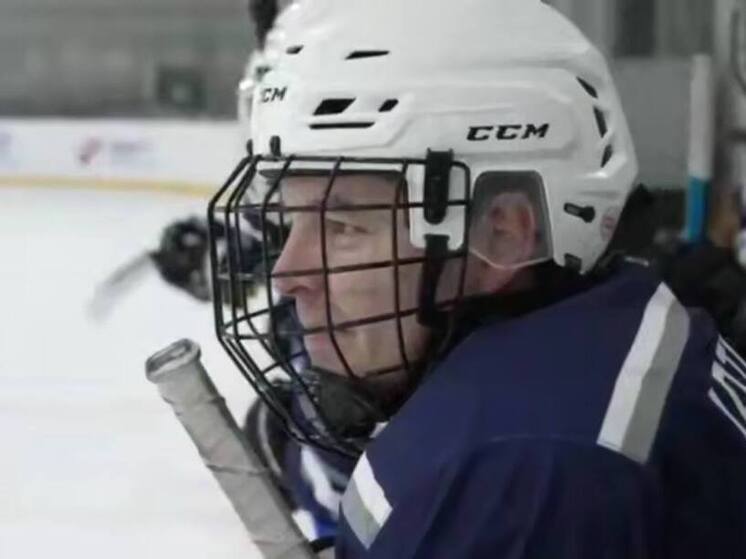 Губернатор ЯНАО забил три шайбы в матче с мэром Нового Уренгоя