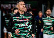 «Аль-Наср» одержал десятую победу подряд в Саудовской Профессиональной лиге, установив исторический рекорд. В матче против «Аль-Охдуда» (3:0) Криштиану Роналду оформил дубль, доведя свой счёт до 12 голов в сезоне и разделив с Жоао Феликсом первое место в списке бомбардиров. Команда набрала 30 очков после 10 туров, опережая «Аль-Хиляль» на четыре очка. Рекорд превзошёл предыдущий — девять побед подряд у «Аль-Хиляля» в сезоне 2018/19, когда им руководил нынешний тренер «Аль-Насра» Жорже Жезус.