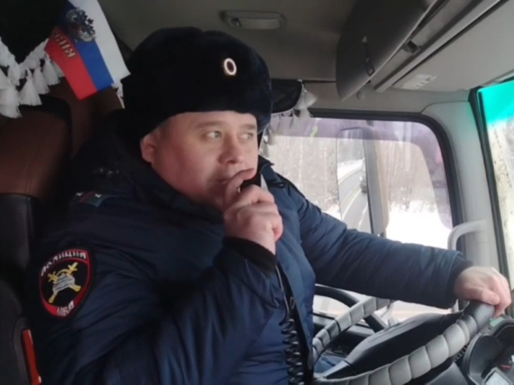 Автоинспекторы Красноярского края проводят профилактику с дальнобойщиками через рацию