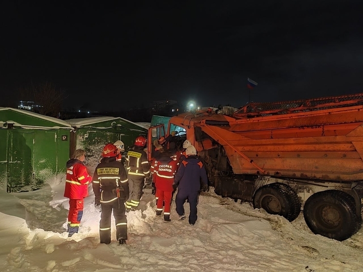 В Мурманске в ДТП с КамАЗом погиб человек