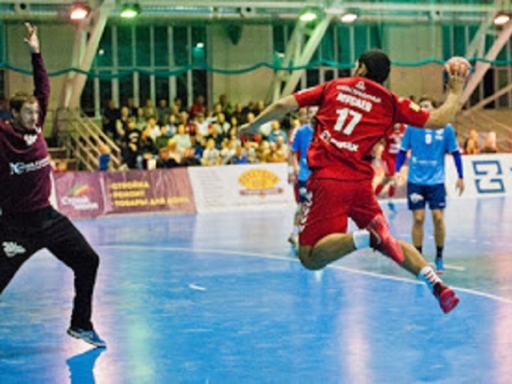 Волгоградская команда «Каустик» проиграла матч Кубка России по гандболу