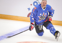 В матче регулярного чемпионата НХЛ «Вашингтон Кэпиталз» в овертайме победил «Нью-Джерси Девилз» со счётом 4:3. Джейкоб Чикран забросил победную шайбу на 2-й минуте овертайма. Александр Овечкин прервал девятиматчевую безголевую серию, забив в третьем периоде и отдав голевую передачу. В его активе — 15 голов и 18 передач в 38 матчах, 912 голов в регулярных чемпионатах и 989 — с учётом плей-офф. «Вашингтон» прервал серию из трёх поражений и поднялся на 7-е место в Восточной конференции.