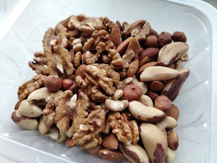 Клетчатка – настоящий защитник для людей с диабетом. Она помогает замедлить усвоение углеводов, сглаживает скачки сахара в крови, способствует контролю веса и улучшает чувствительность к инсулину. Об этом рассказали специалисты Сертоловской городской больницы.