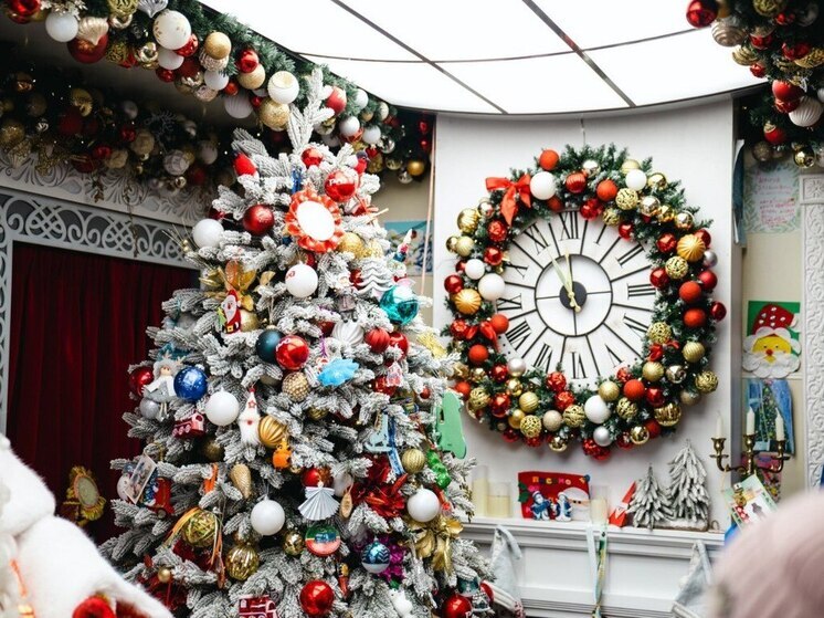 Редакция «МК в Бурятии» задала традиционные новогодние вопросы героям своих публикаций. Мы спросили их об уходящем годе: каким он был, что порадовало и что огорчило, а также об ожиданиях и планах на 2026-й. Наши герои рассказали, с кем будут встречать праздник и назвали любимые блюда для новогоднего стола.