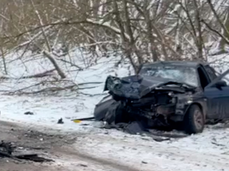 В Почепском районе столкнулись два легковых автомобиля: брянец в госпитале
