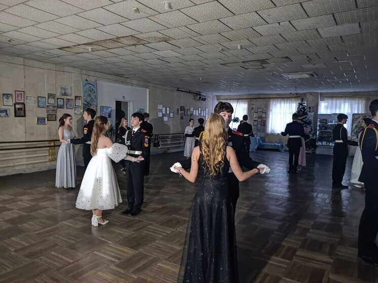 В Скадовской школе №1 состоялся кадетский предновогодний бал