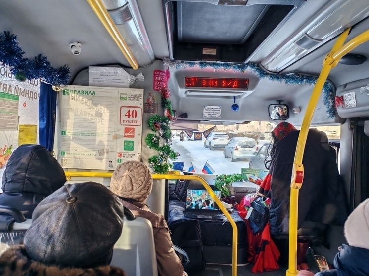 Дед мороз и цыганка развозят жителей Улан-Удэ