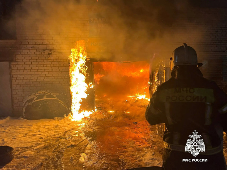 В Твери вспыхнул гараж