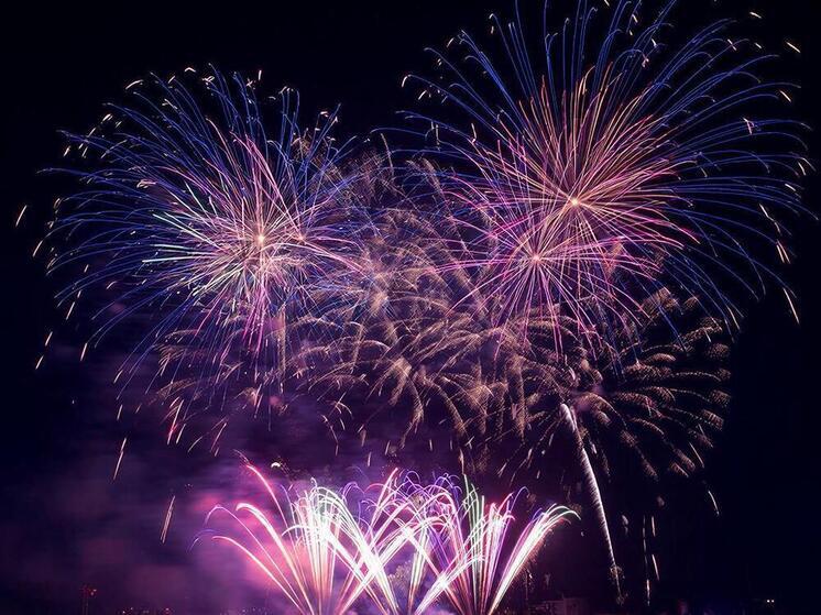 Опасное развлечение: псковичи запустили фейерверки из окна многоэтажки