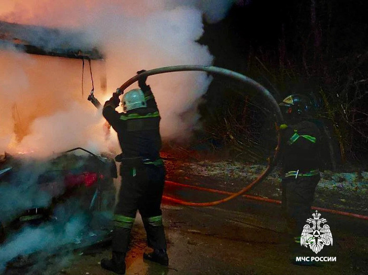 В Тверской области загорелся автобус