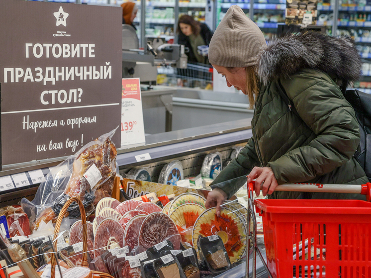 Россиянам рассказали какие блюда новогоднего стола стали за год дороже и на сколько
