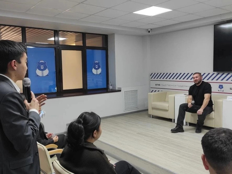 В Элисте состоялась встреча с известным кикбоксером Владимиром Тюриным