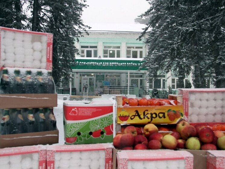 Тамбовские депутаты привезли праздник в Дом ребенка и и Дом-интернат для ветеранов войны и труда