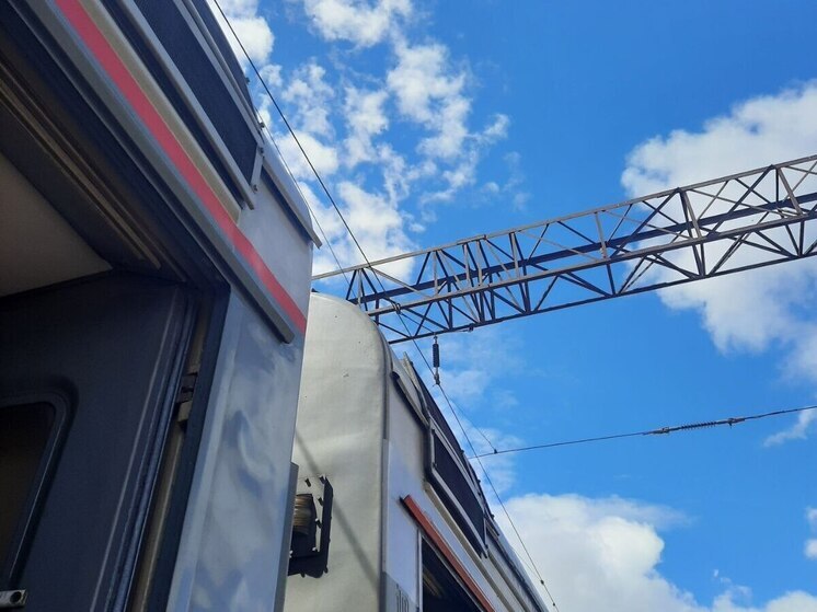 Семь поездов в Крым и обратно задерживаются в пути