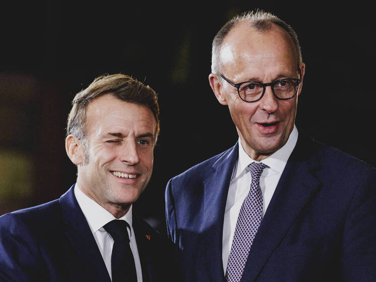 Der Spiegel: заявление Макрона о диалоге с Путиным обострило противоречия с канцлером Мерцем