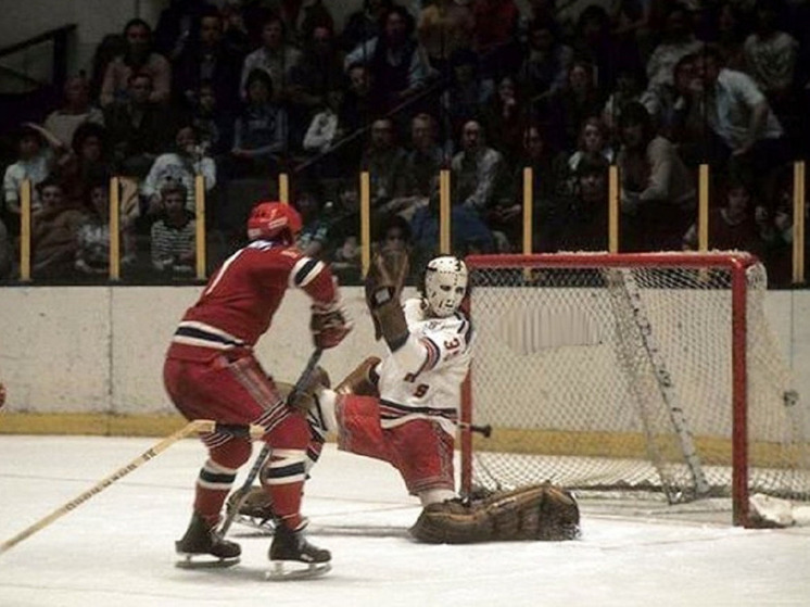 28 декабря, пятьдесят лет назад, была открыта еще одна великая страница противостояния в истории мирового хоккея