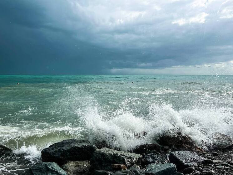 МЧС: 28-30 декабря на побережье Сочи и Сириуса ожидается шторм до 6 баллов