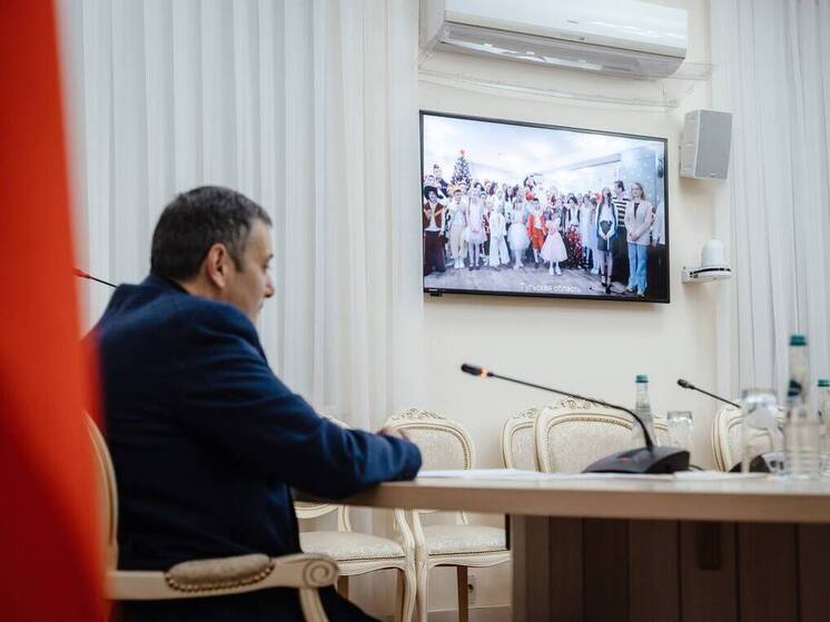 Курских детей в Тульской области по телемосту поздравил губернатор