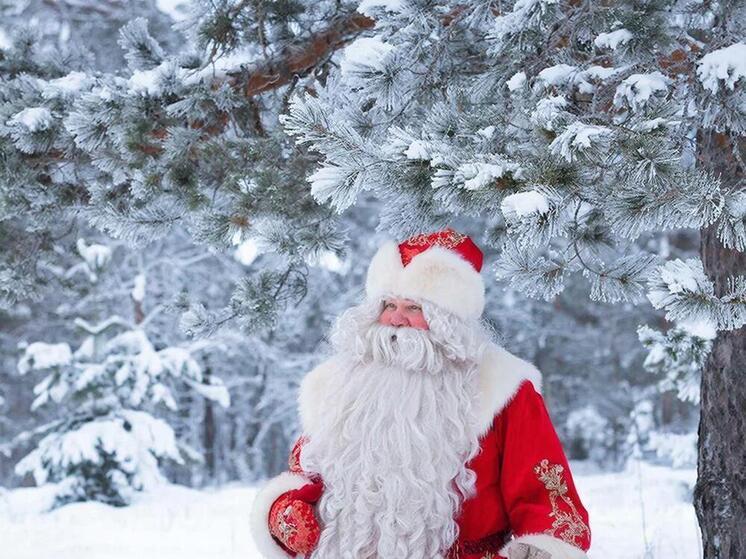 Добрые сердца в погонах: «Полицейский Дед Мороз» дарит радость воспитанникам «Центра социального обслуживания»