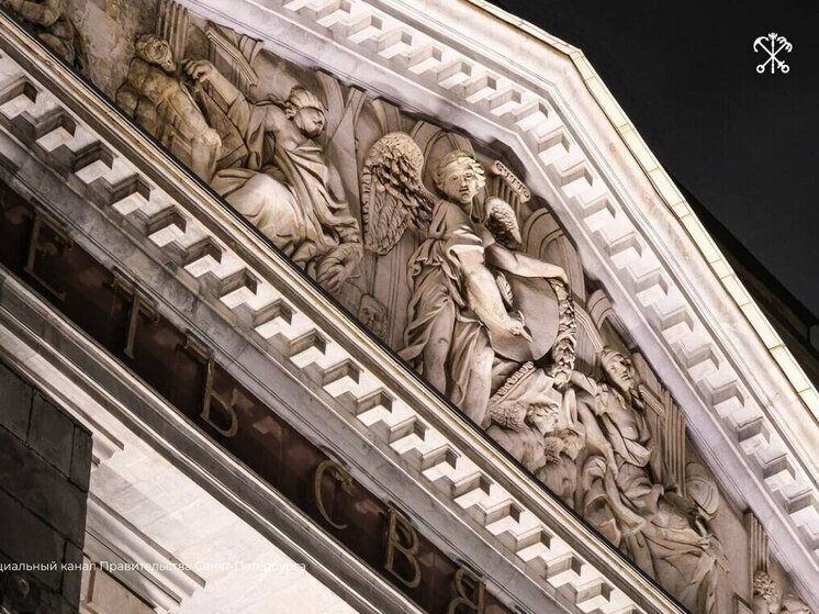 Специалисты отреставрировали подсветку и помещения Михайловского замка