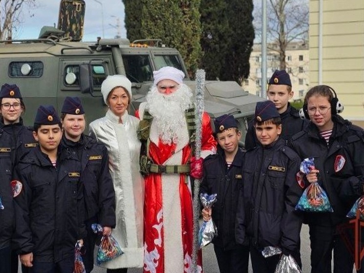 Дед Мороз на «Тигре»: росгвардейцы поздравили школьников в Севастополе
