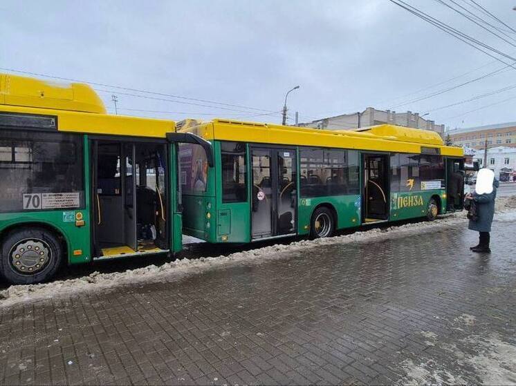 В центре Пензы столкнулись два автобуса