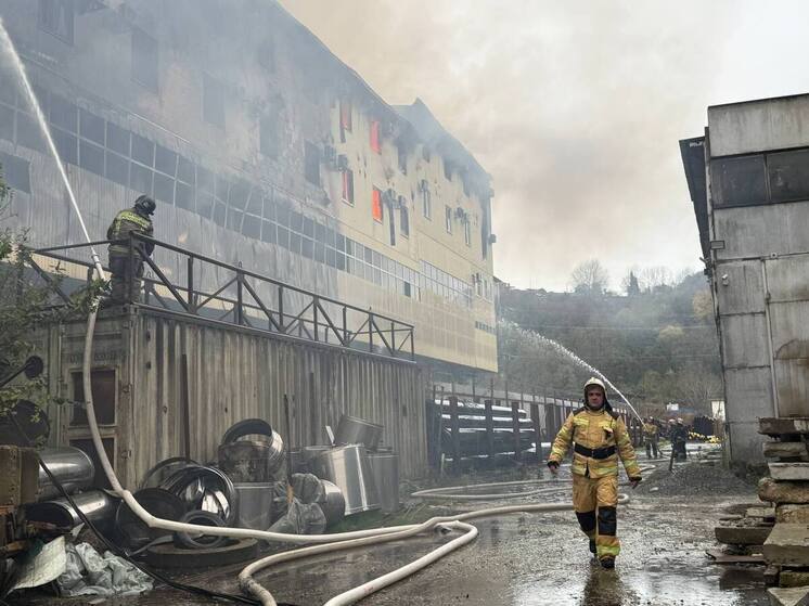 Пожар на улице Транспортной в Сочи локализовали