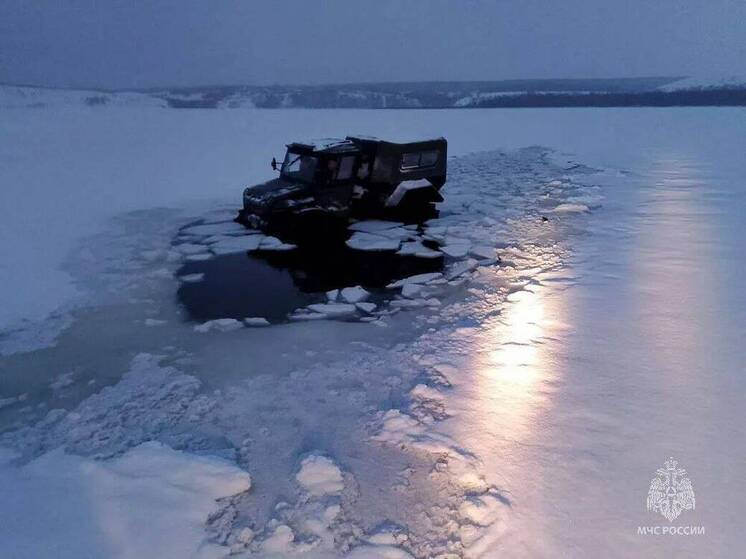 В Татарстане два рыбака провалились под лед