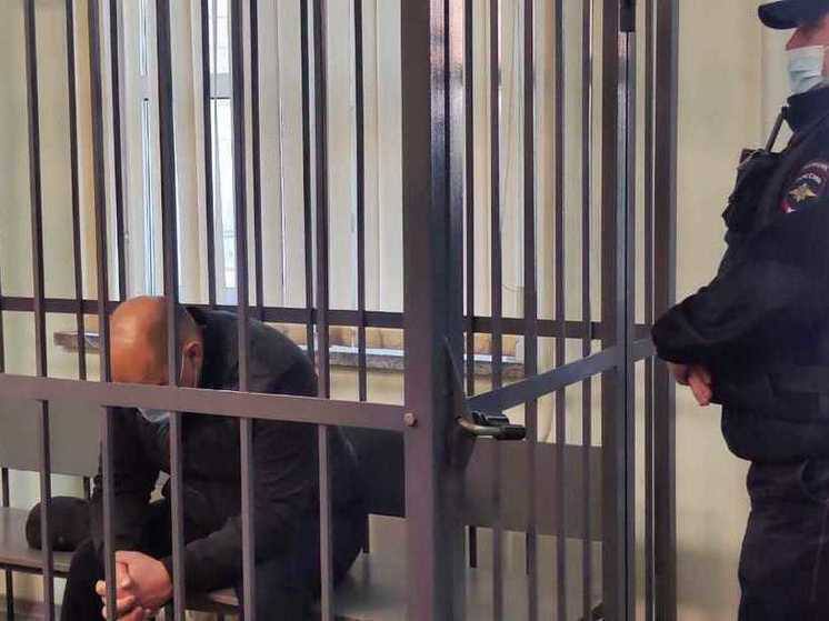 Работники без санкнижек и сомнительная пища. Какие нарушения нашли в алтайском соццентре, где массово заболели люди