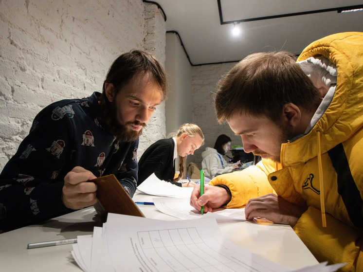 В Белграде активисты совместили сбор подписей с благотворительной новогодней ярмаркой