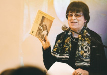 Стоит переступить порог этого навевающего романтические настроения деревянного особнячка, и границы времен и расстояний размыкаются — под стать личности великого гуманиста, русского Прометея: от приарбатского Сивцева Вражка до вселенских масштабов, условности истаивают, на первый план выступает символическая преемственность эпох