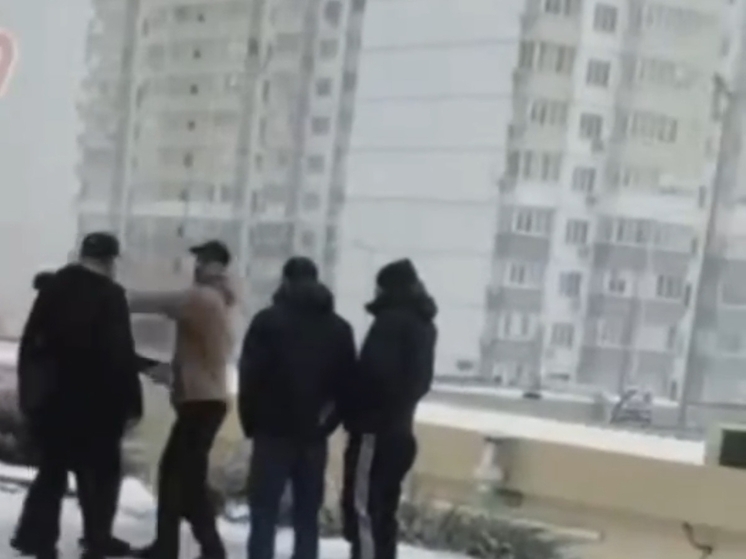 В Ростове на Суворовском двое утроили драку