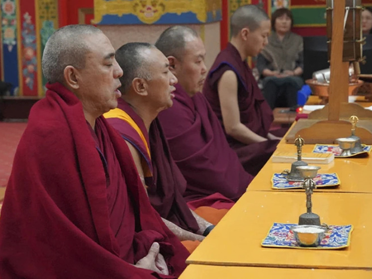 В храмах Калмыкии прошли поминальные молебны