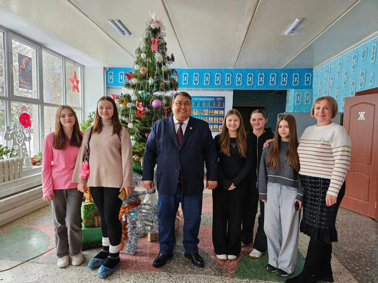 Спортивной школе в ЛНР помогают калмыцкие волейболисты