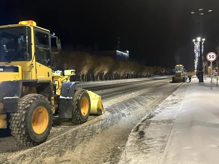 Городские службы в усиленном режиме готовят улицы Южно-Сахалинска к праздникам