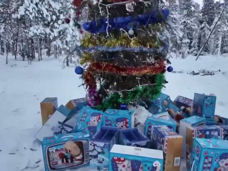 Дед Мороз и Снегурочка погостили у маленьких тундровиков Пуровского района