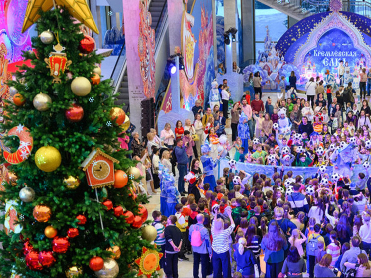 Дети из Алтайского края побывали на Кремлевской елке в Москве