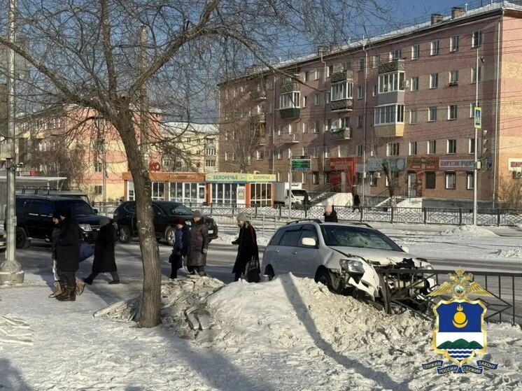 На пешеходном переходе в Улан-Удэ автомобиль сбил мужчину