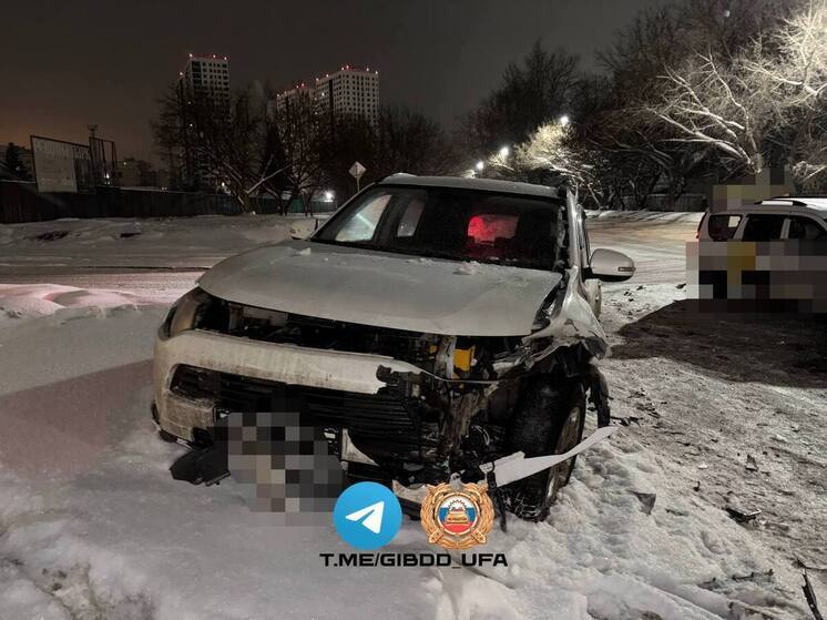Два автомобиля столкнулись в Уфе – один человек получил травмы