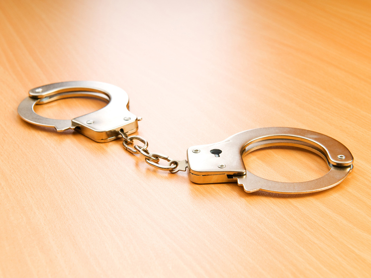 23-летний житель Холмогор продавал наркотики подростку