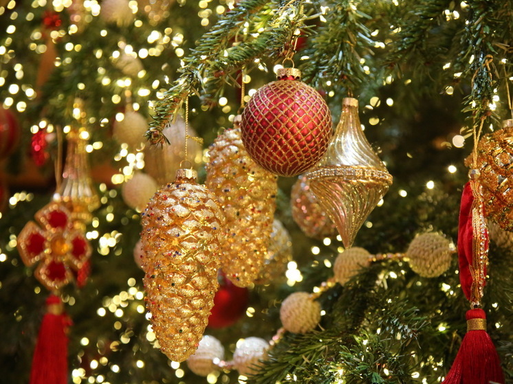 Елка "Наташа" и гирлянда-сказочница: Роспатент назвал самые необычные новогодние изобретения