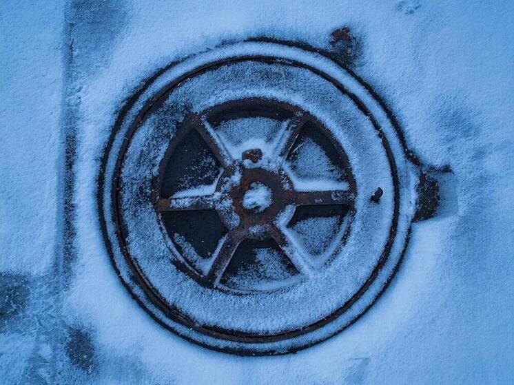 В Курске ребёнок провалился в открытый колодец с водой