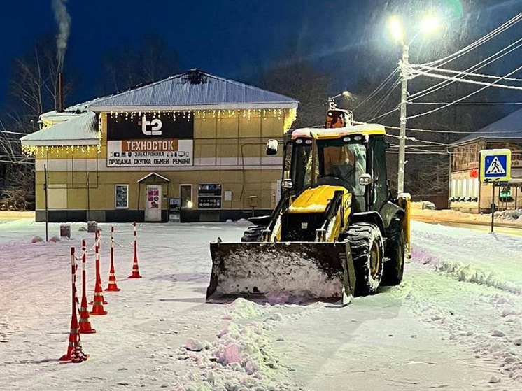 В Боровичах трактор сбил 75-летнюю женщину-пешехода на автостоянке